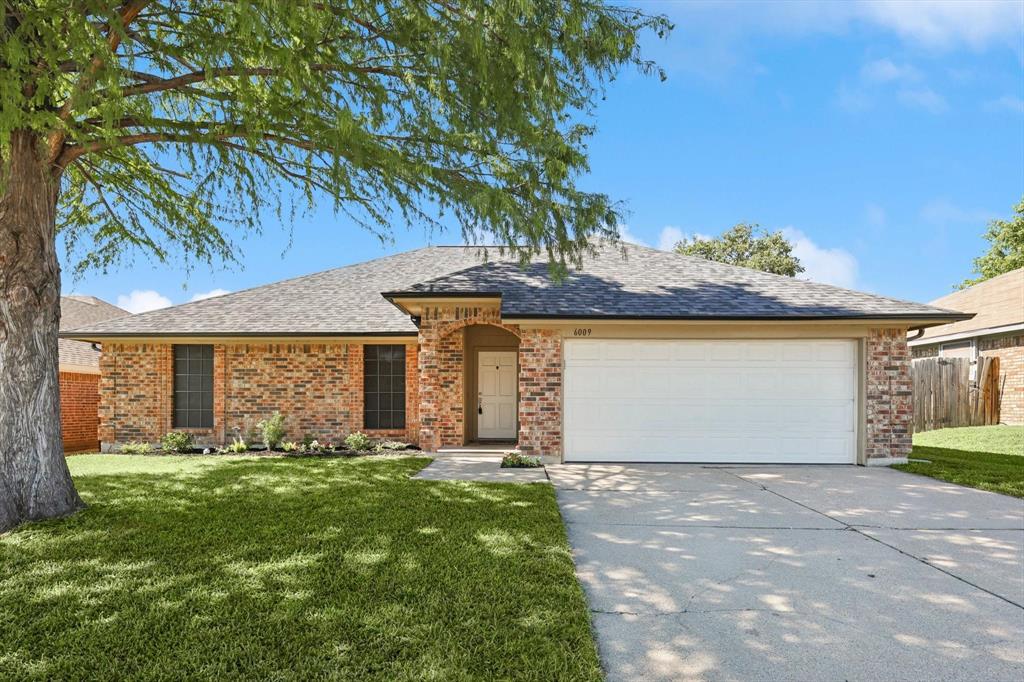 Hillglen Dr, Watauga, TX 76148