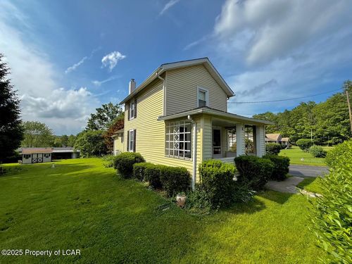 8 Garfield St, Dallas, PA, 18612-9043 | Card Image