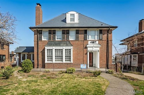 77 Aberdeen Pl, Clayton, MO, 63105-2274 | Card Image