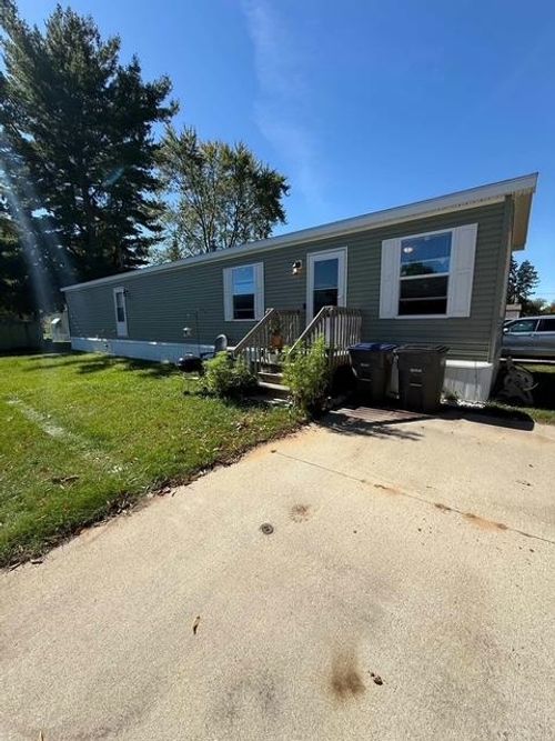 #7 Beechwood Dr, SHEBOYGAN, WI, 53081-7852 | Card Image