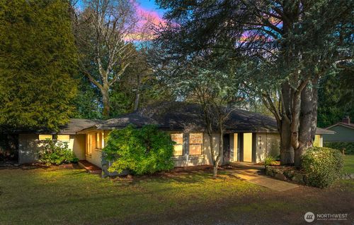 2306 Ne 105th St, Seattle, WA, 98125-6619 | Card Image