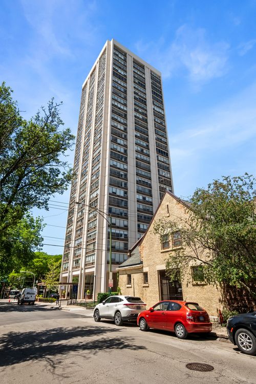 704f-70 W Burton Pl, Chicago, IL, 60610-1429 | Card Image