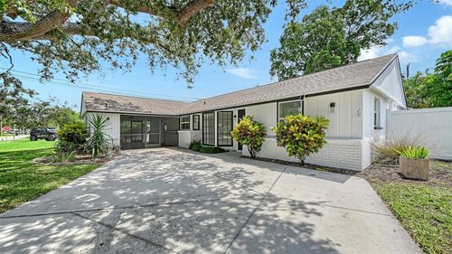 6711 S Lockwood Ridge Rd, SARASOTA, FL, 34231-8105 | Card Image