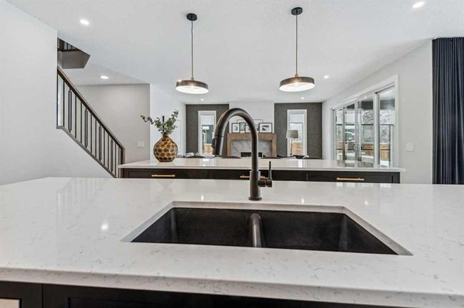 66 Aspen Summit Close Sw, Home with 6 bedrooms, 4 bathrooms and 6 parking in Calgary AB | Image 8