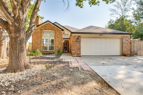 617 Valley Spring Dr, Arlington, TX, 76018-2250 | Card Image