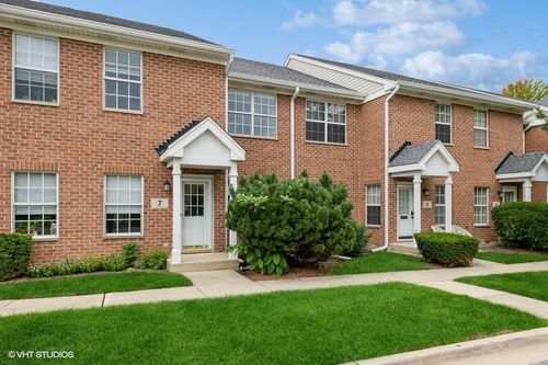 7 4 Seasons Ct, Elmhurst, IL, 60126-5615 | Card Image