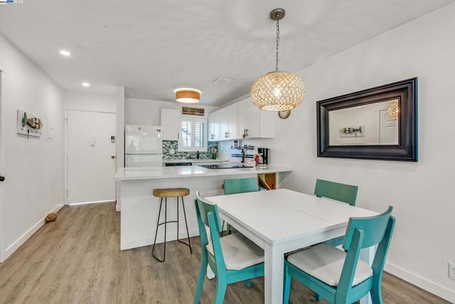 UNIT-212 - 325 Kitty Hawk Rd, Condo with 2 bedrooms, 1 bathrooms and 1 parking in Alameda CA | Image 9