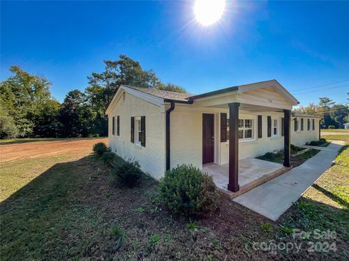 766 Flora Cir, Winnsboro, SC, 29180-8863 | Card Image