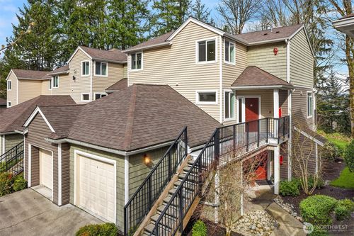 apt-g242-5000 Nw Village Park Dr, Issaquah, WA, 98027-7808 | Card Image