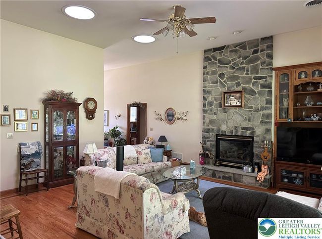 1437 Nectarine Rd, House other with 6 bedrooms, 4 bathrooms and null parking in DANIELSVILLE PA | Image 4