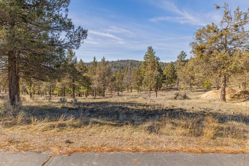 5768 Engleman Spruce Way, Klamath Falls, OR, 97601-8707 | Card Image