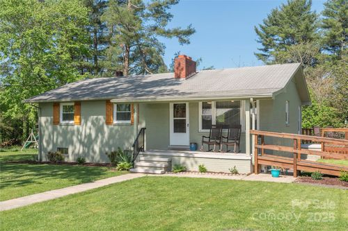 65 Lakeview St, Clyde, NC, 28721-9691 | Card Image