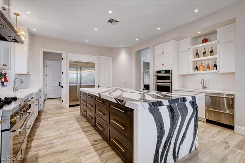 812 Sir James Bridge Way, Las Vegas, NV, 89145-8646 | Card Image