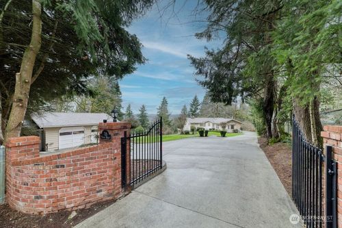 718 E Walnut St, Kent, WA, 98030-6368 | Card Image