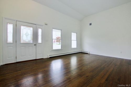 112 Fairway Dr, Wading River, NY, 11792-3606 | Card Image