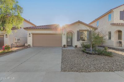 Front Elevation - includes a storm door | Image 1