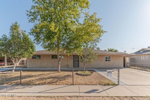 2625 N 40th Dr, Phoenix, AZ, 85009-1124 | Card Image