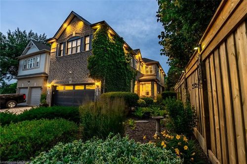 {{alt}} | Card Image