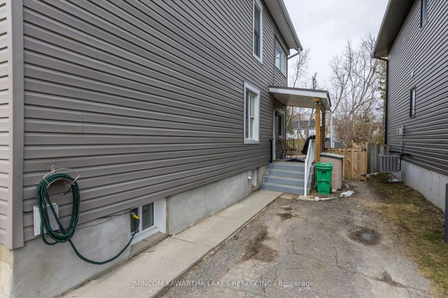 660 Romaine St, House other with 4 bedrooms, 2 bathrooms and 2 parking in Peterborough ON | Image 32