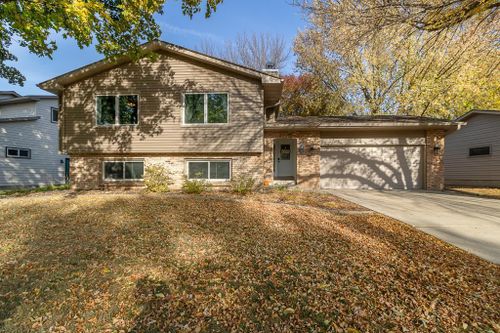 524 Linda Dr, Eagle Lake, MN, 56024-9622 | Card Image