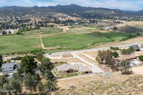 9115 Elizabeth Lake Rd, Leona Valley, CA, 93551-7115 | Card Image