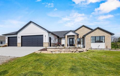 5752 N Sequoia Drive, APPLETON, WI, 54913 | Card Image