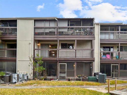 36b2-6336 Newtown Cir, TAMPA, FL, 33615-3652 | Card Image