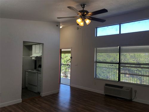 304-701 W Sycamore St, Denton, TX, 76201-5967 | Card Image