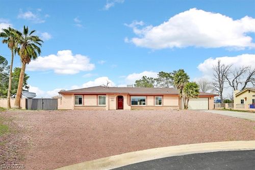 6304 Jennifer Ct, Las Vegas, NV, 89108-5201 | Card Image