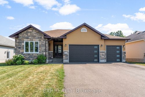 511 Coleraine Dr, Renfrew, ON, K7V1X3 | Card Image