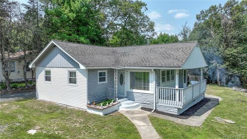 28 Cottage St W, Wurtsboro, NY, 12790-5726 | Card Image
