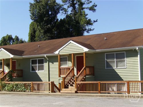 422-2505 W Broad St, Athens, GA, 30606-3524 | Card Image