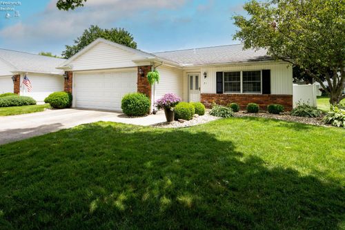 21 Brookview Dr, Fremont, OH, 43420-3639 | Card Image