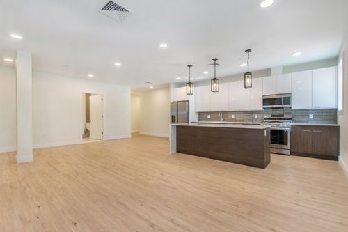 205-3510 Bergenline Ave, Union City, NJ, 07087-4775 | Card Image