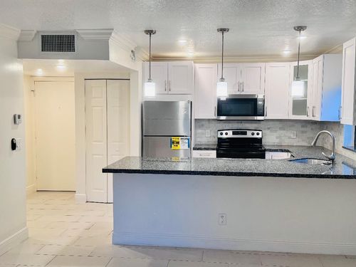 17w-8901 N New River Canal Rd, Plantation, FL, 33324-3800 | Card Image