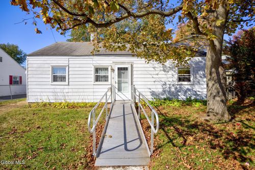 13 Hawley Ave, Colonie, NY, 12205-5011 | Card Image