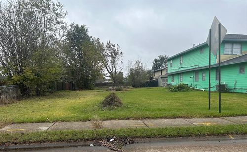 1015 Pine St, Lake Charles, LA, 70601-4445 | Card Image