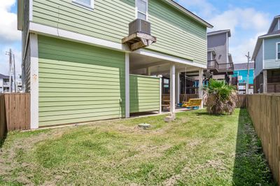 907 Tidelands Drive, House other with 3 bedrooms, 2 bathrooms and null parking in Crystal Beach TX | Image 3