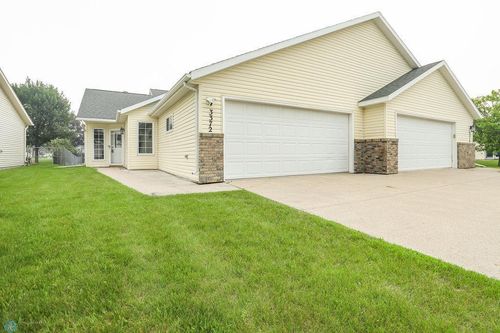 3372 38th St S, Moorhead, MN, 56560-6911 | Card Image