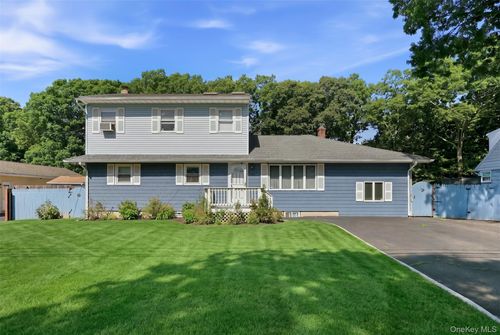 70 Avenue A, Holbrook, NY, 11741-1435 | Card Image