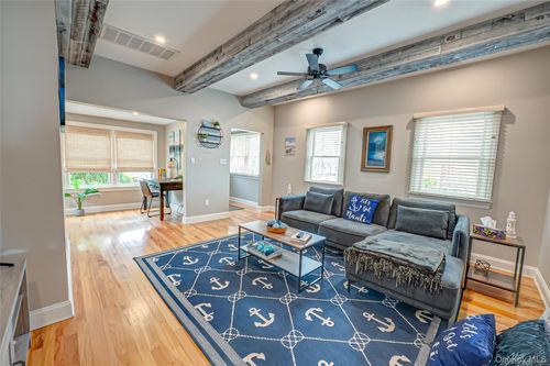 71 S Bay Dr, Babylon, NY, 11702-4116 | Card Image