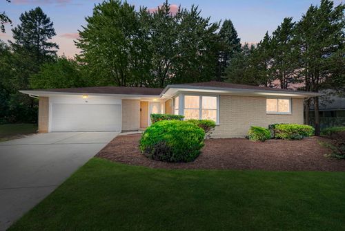 92 N Airlite St, Elgin, IL, 60123-4913 | Card Image