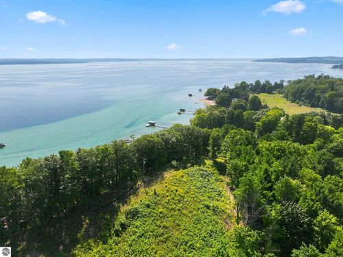 00000 Bluff Rd, Traverse City, MI, 49686 | Card Image