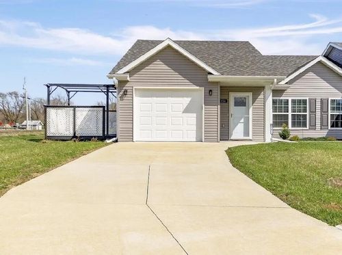 104 Margarita Ct S, Centralia, MO, 65240-5505 | Card Image