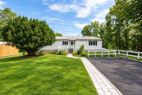 226 Charwill Dr, Clinton Corners, NY, 12514-2517 | Card Image