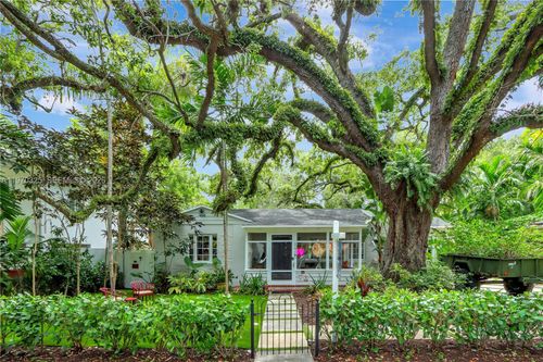 842 Nw 9th Ct, Miami, FL, 33136-3009 | Card Image