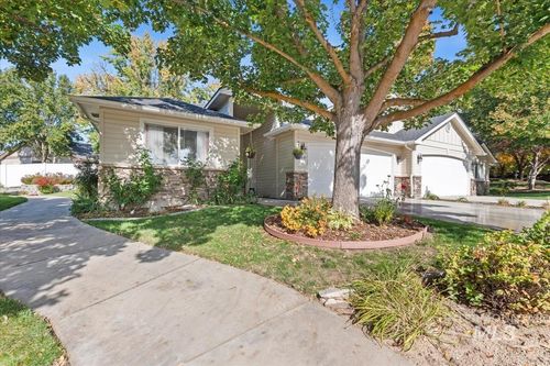 737 N Eagle Rd, Eagle, ID, 83616-6909 | Card Image