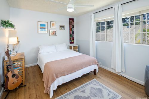 54h-239 Mananai Pl, Honolulu, HI, 96818-5327 | Card Image