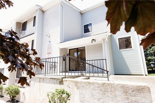 unit-106-66 Girard Ave, Newport, RI, 02840-1153 | Card Image