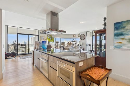 22ce-1701 Hermann Drive, Houston, TX, 77004 | Card Image